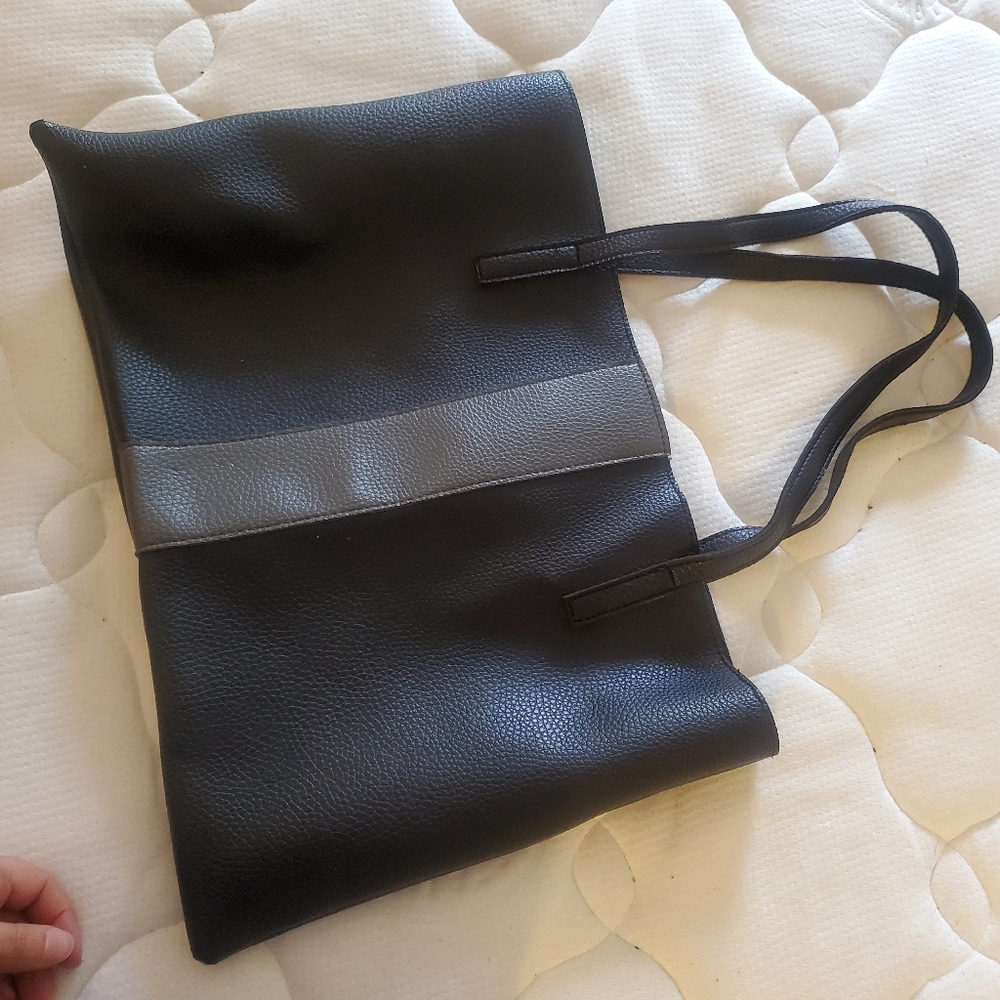 Black tote bag